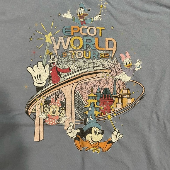 Disney World Epcot World Tour 1982 Blue Short Sleeve Tee Size Small - Picture 2 of 7